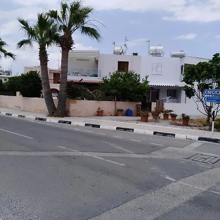 Larnaca, 1 Bedroom Seaside Περβόλια