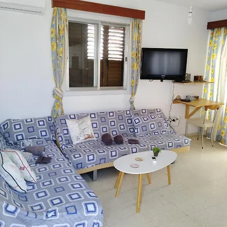 Larnaca, 1 Bedroom Seaside شقة