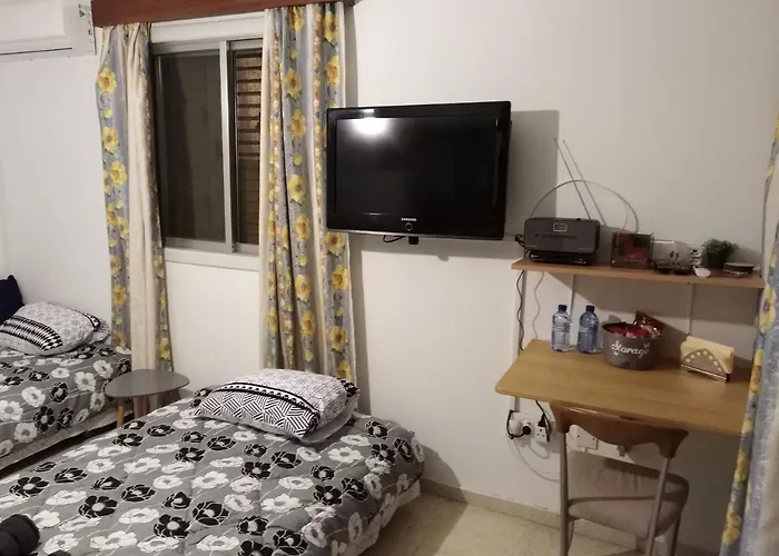 Larnaca, 1 Bedroom Seaside * Перволия