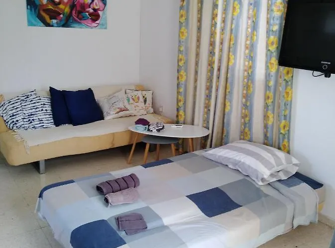 Апартаменты Larnaca, 1 Bedroom Seaside Перволия