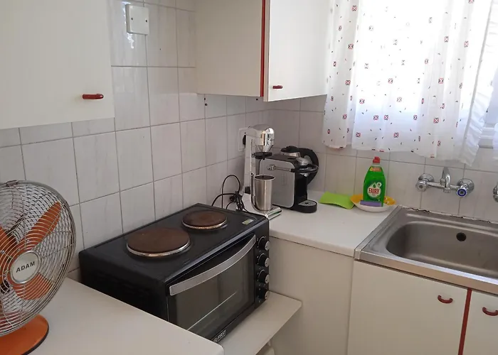 Larnaca, 1 Bedroom Seaside * Перволия