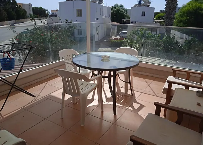 Larnaca, 1 Bedroom Seaside Lägenhet Perivolia